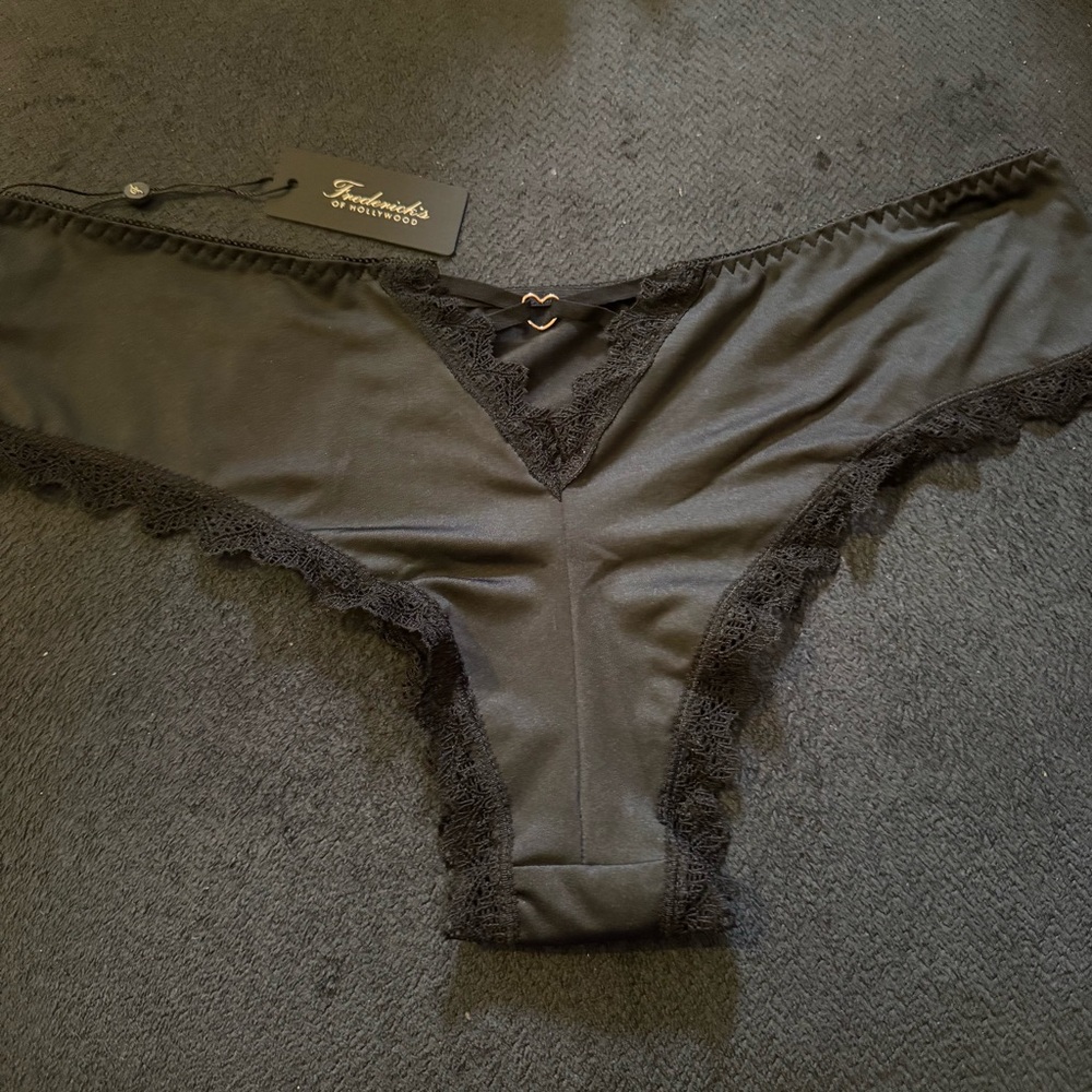 Frederick’s of Hollywood lace heart cheeky panty - Picture 6 of 7